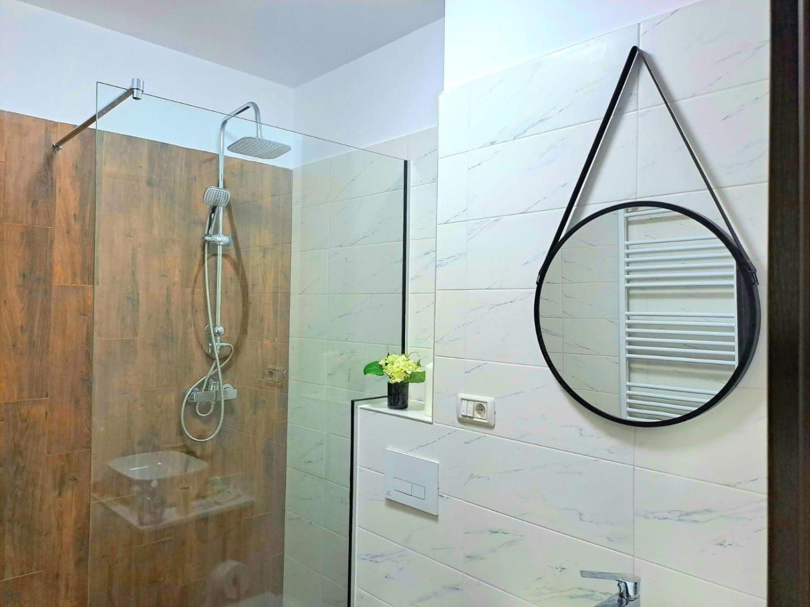 Mountain Breeze Luxury Apartment Ac & Parcare Privata บราชอฟ ภายนอก รูปภาพ